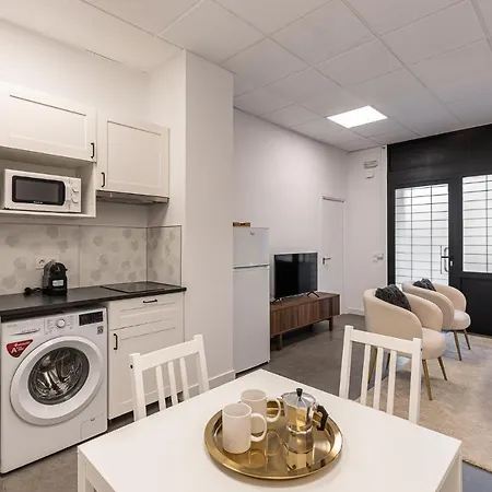 Waou Essence I Los Austrias - Corta Duracion Madrid Exterior photo