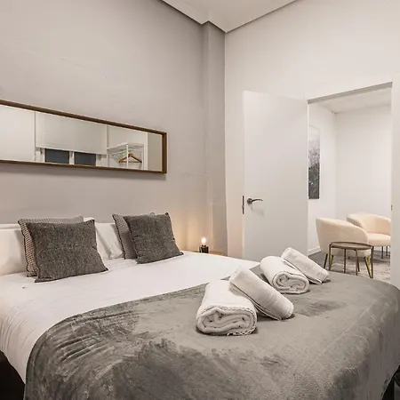 Waou Essence I Los Austrias - Corta Duracion Madrid Exterior photo