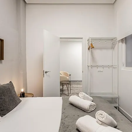 Waou Essence I Los Austrias - Corta Duracion Madrid Exterior photo