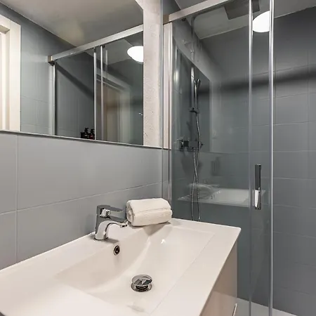 Waou Essence I Los Austrias - Corta Duracion Madrid Exterior photo